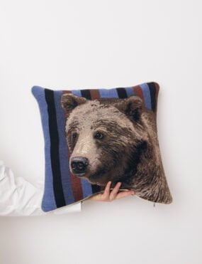 Dekoratyvinės pagalvėlės užvalkalas „Meška“ dryžuotame fone