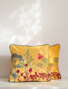 pagalvele, interjero detale, stilinga interjero detale, dovanos ideja, ranku darbo preke,lietuviska preke, belgisko gobeleno pagalve